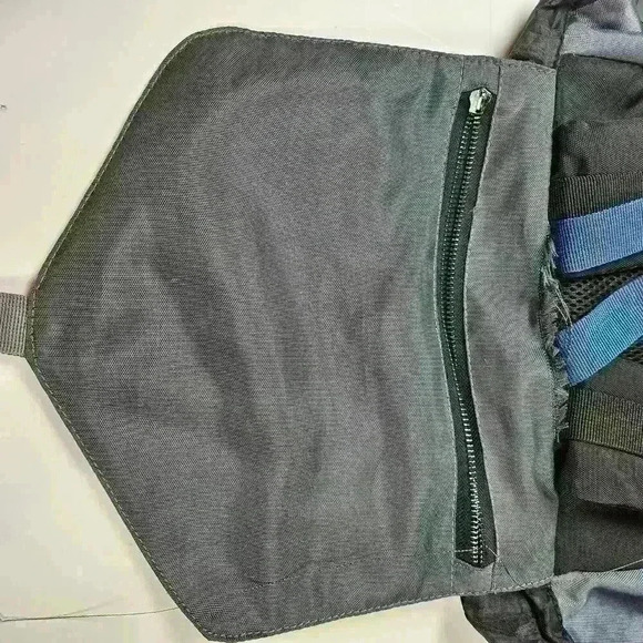 Gerry Mochila Hinsdale Colorblock Flapover Top, Metal - Picture 3 of 9